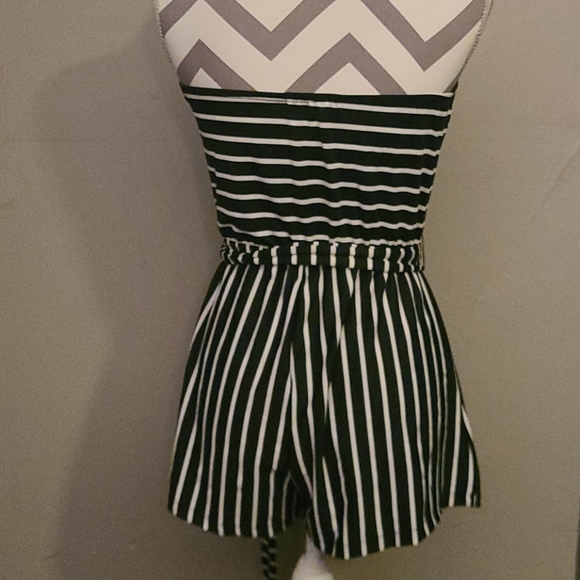 SHEIN romper. Size medium. Never worn. - Picture 2 of 4